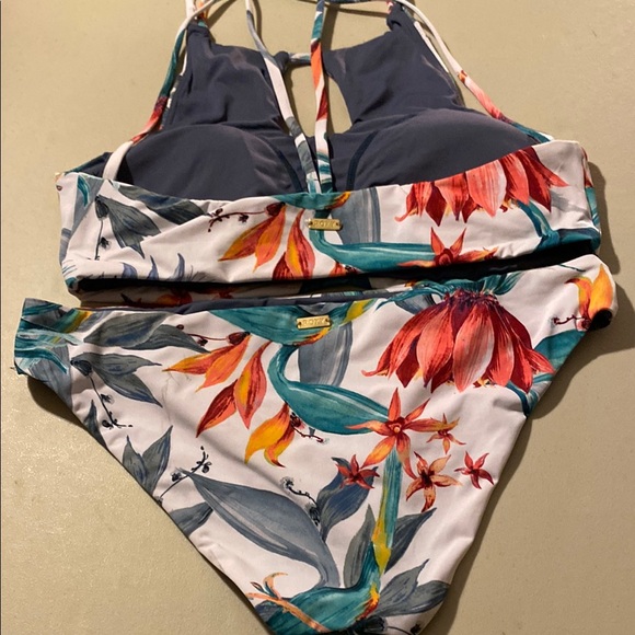 Floral Print Women's Swim Set - Picture 2 of 4